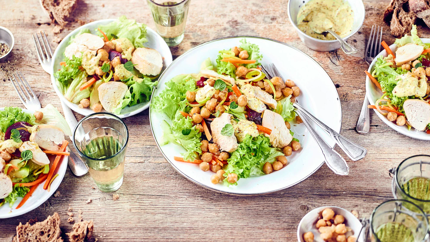 Tellerbild Hähnchen mit Salat